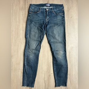 Mother Denim, Looker Ankle Fray, in color girl crush. Size 28
